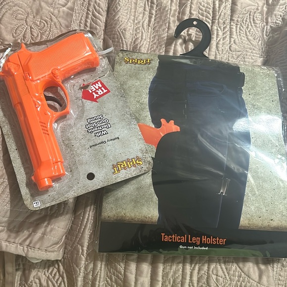 Spirit of Halloween, tactical leg holster and toy gun . - Picture 1 of 2
